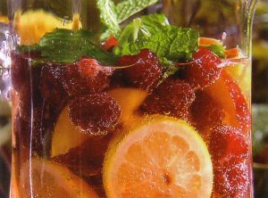 Čaj - ohlađen i adekvatno pripremljen i ljeti pruža nezamjenjivi užitak